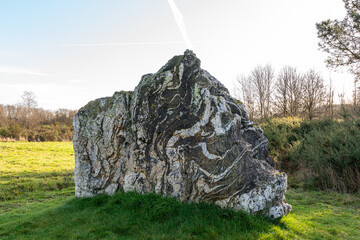 Menhir, dolmen, m&eacute;galithe