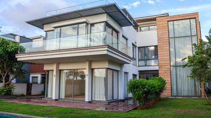 Luxury Golf Villas and Golf Course Near Nandi Hills in South India – Premium Real Estate Community Surrounded by Nature and Close to Major City