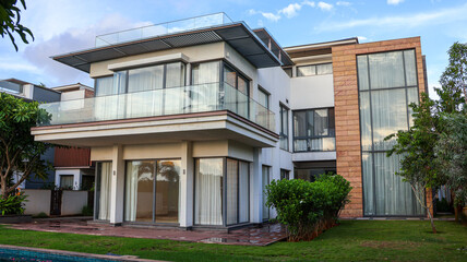 Luxury Golf Villas and Golf Course Near Nandi Hills in South India – Premium Real Estate Community Surrounded by Nature and Close to Major City