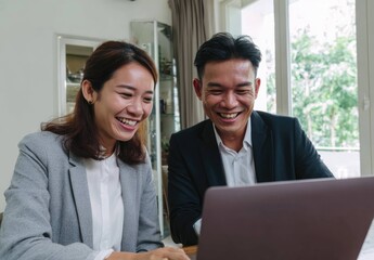 Obraz premium Young Asian Professionals Collaborate in Modern Office with Bright Atmosphere and Engaging Interactions