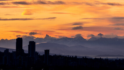 Fototapeta premium Sunset and sunrise views from Concord Brentwood Hillside East tower in Burnaby, BC, Canada