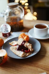 Festive and everyday meals: from waffles and pancakes with jam to salmon, salads, baked chicken, and takeaway food. Seasonal table settings and healthy food in catering or home-style presentation.