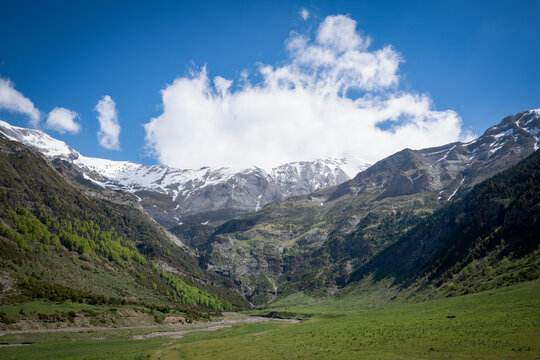 Mountain landscape in the Spanish Pyrenees, Pineta Valley, Monte Perdido, Camino de los llanos de la Larri, Aragon, Huesca, Spain