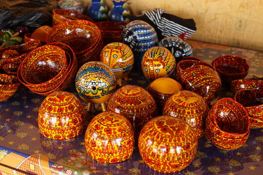 A j&iacute;cara is a small cup traditionally made from the dried fruit of the calabash tree (Crescentia cujete). It's commonly used in Mexico and Central America, particularly for serving hot beverages like 