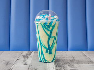 Fototapeta premium minnion milkshake