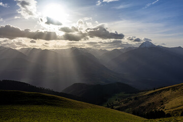 Fototapeta premium Coucher de soleil en montagne, Hautes-Pyrénées, France