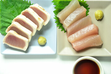 皿に盛りつけたビンチョウマグロの刺身
