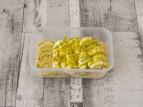 pistachio milkcake