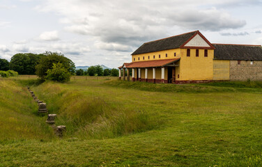 Obraz premium Reconstructed Roman villa alongside the significant Roman settlement unearthed at Wroxeter, near Shrewsbury in Shropshire