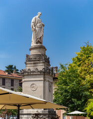 Obraz premium Alessandro Volta Statue