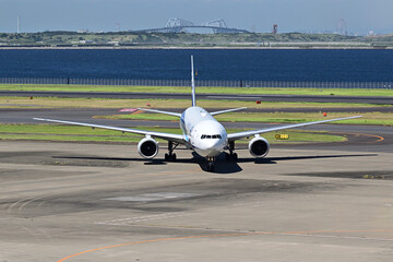 航空機、羽田空港第2ターミナル展望デッキより