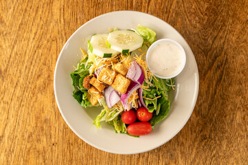 tossed salad with ranch dressing