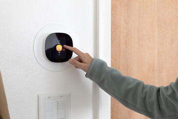 Adjusting room temperature. Adjusting the smart thermostat
