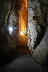岡山県真庭市神庭の滝自然公園　神庭鬼の穴
