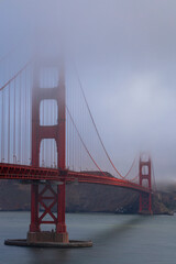 Fototapeta premium Golden Gate Bridge In San Francisco Surrounded By Thick Fog