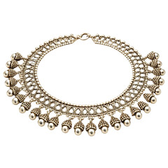 Obraz premium silver bracelet with pearl necklace