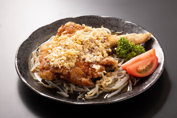 鶏肉　骨付きもも　油淋鶏