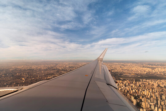 Asa do avi&atilde;o com a cidade de S&atilde;o Paulo, Brasil