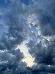 Obraz premium By supporting this photo, you’re helping me save for my future home.(Shot on mobile.)