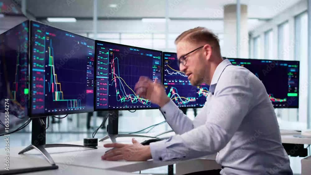 Poster concerned trader reviews negative financial chart