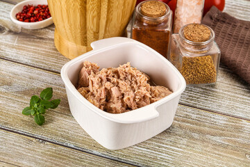 Canned tuna fish in the bowl