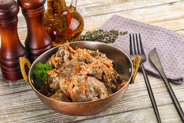 Chicken liver with cream and carrot