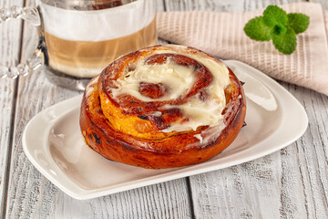 Glazed cinnabon swirl with icing