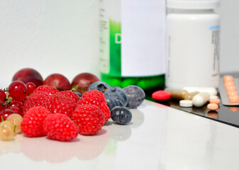 witaminy kontra witaminy, naturalne witminy a tabletki, prawdziwe witaminy z owoców, zdrowe witaminy, vitamins vs vitamins, natural vitamins vs tablets, Natural medicine vs conventional medicine  © kateej