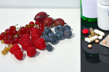 witaminy kontra witaminy, naturalne witminy a tabletki, prawdziwe witaminy z owoców, zdrowe witaminy, vitamins vs vitamins, natural vitamins vs tablets, Natural medicine vs conventional medicine  © kateej