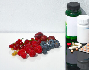 witaminy kontra witaminy, naturalne witminy a tabletki, prawdziwe witaminy z owoców, zdrowe witaminy, vitamins vs vitamins, natural vitamins vs tablets, Natural medicine vs conventional medicine  © kateej