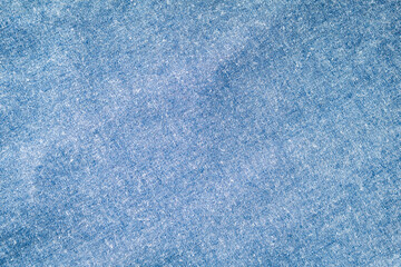 Obraz premium A full-frame texture of a light blue chambray fabric, characterized by its subtle mottled appearance and interwoven threads that create a soft, inviting surface. Ideal for fashion or craft projects.