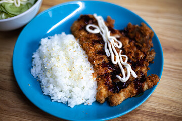 A delicious bowl of healthy white rice with beef curry, a perfect lunch dish