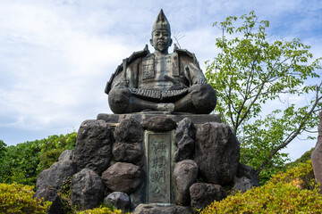 Fototapeta premium Statue of Minamoto no Yoritomo in Genjiyama Park, Kamakura, Japan