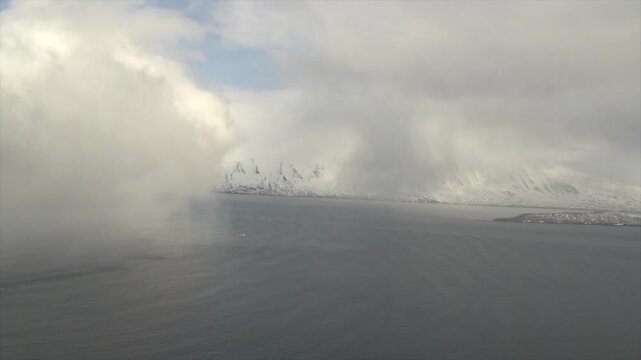 Timelapse nuage poursuivant un bateau