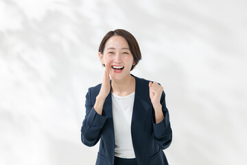 応援するビジネスウーマン