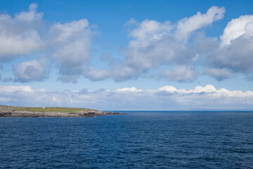 Obraz premium Sunna day over the Shetland islands