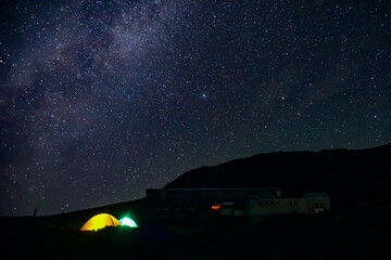 木曽駒ヶ岳テント場の星空とテント