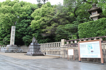 Obraz premium shinto temple (yasukuni-jinja) in tokyo in japan 