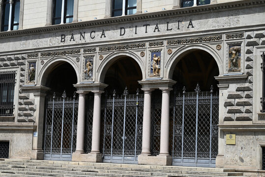 Bergame, Italie, 15 juin 2025 : D&eacute;tail de la fa&ccedil;ade de la banque d'Italie &agrave; Bergame