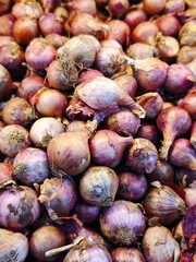Onions are not just a staple in kitchens around the world; they're also a nutritional powerhouse! Packed with antioxidants and vitamins, these versatile bulbs come in various types.