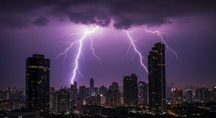Obraz premium Urban Thunderstorm: Night Sky Spectacle