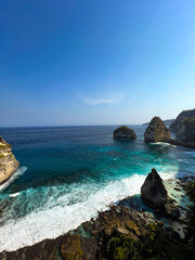 Diamond Beach Cliffside Path View – Tropical Ocean Scene in Nusa Penida, Bali