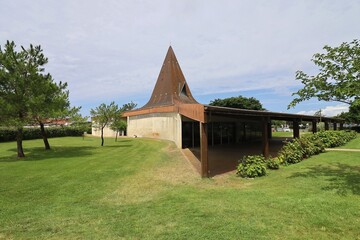 Eglise Notre-Dame des dunes, église construite au 20ème siècle, ville de Mimizan, département...