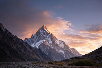 Obraz premium majestic peaks of world top mountains are bathed in warm hues of sunset