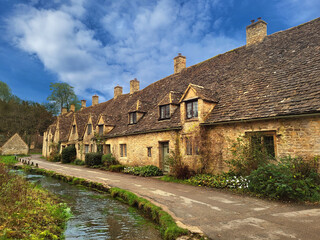 traditional english village house in the sun, costwolds village, enchanting english village