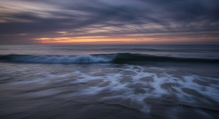 Obraz premium Moody Ocean Wave at Sunset with Dynamic Cloud Formations Above