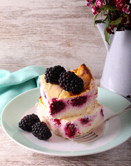 Cottage cheese cake with blackberry, sliced