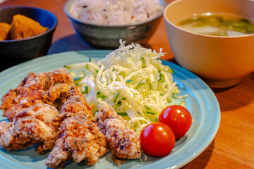 Japanese dinner with fried chicken / 唐揚げと和風夕食
