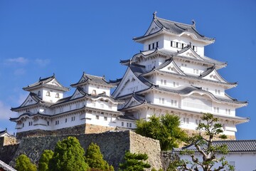 青空に映える国宝 姫路城