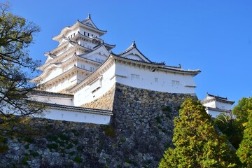 青空に映える国宝 姫路城